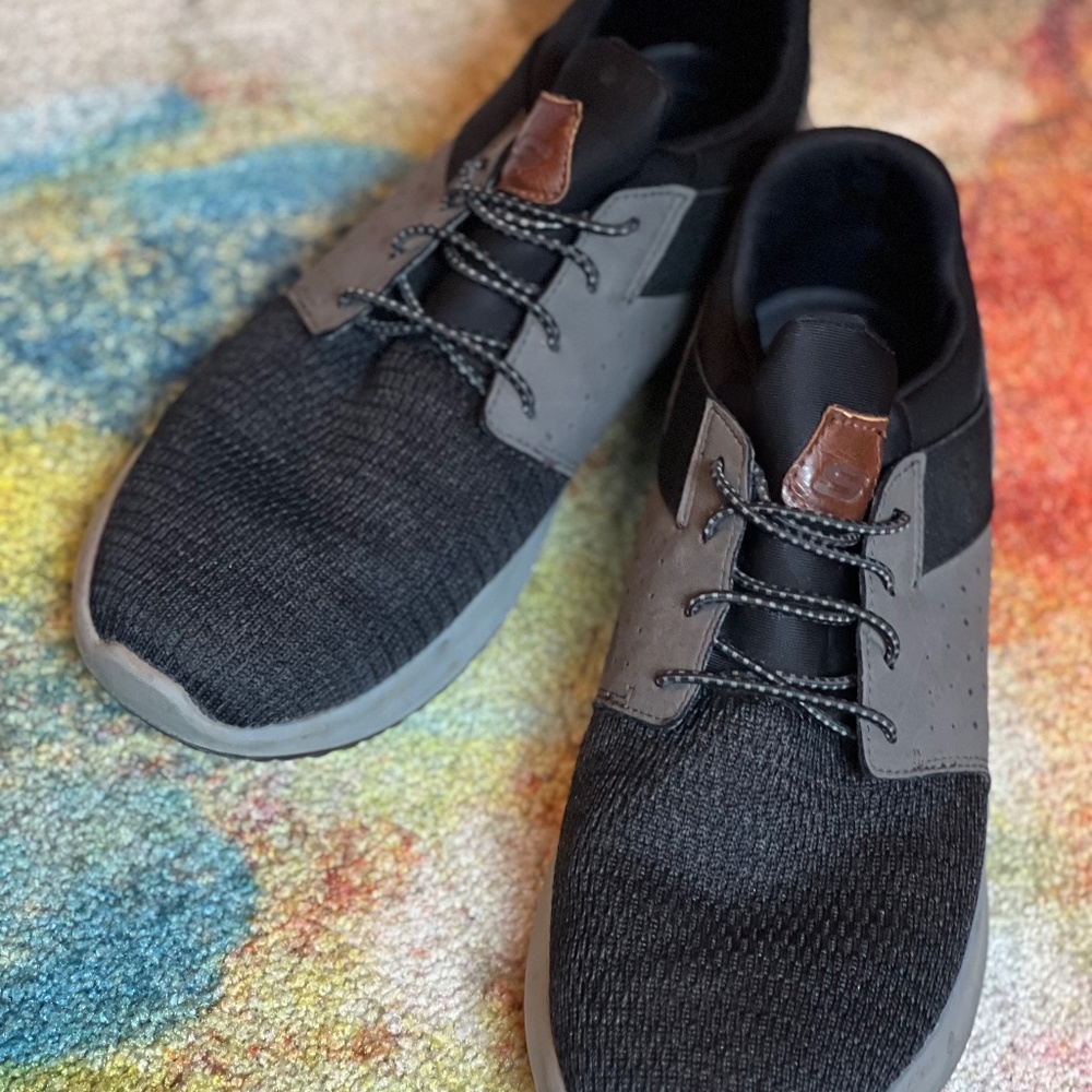 Men’s Sketchers Black Sneakers with Leather Tab Size 11.5